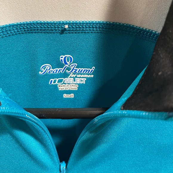 Pearl Izumi Cycling top with back pockets - Picture 3 of 3